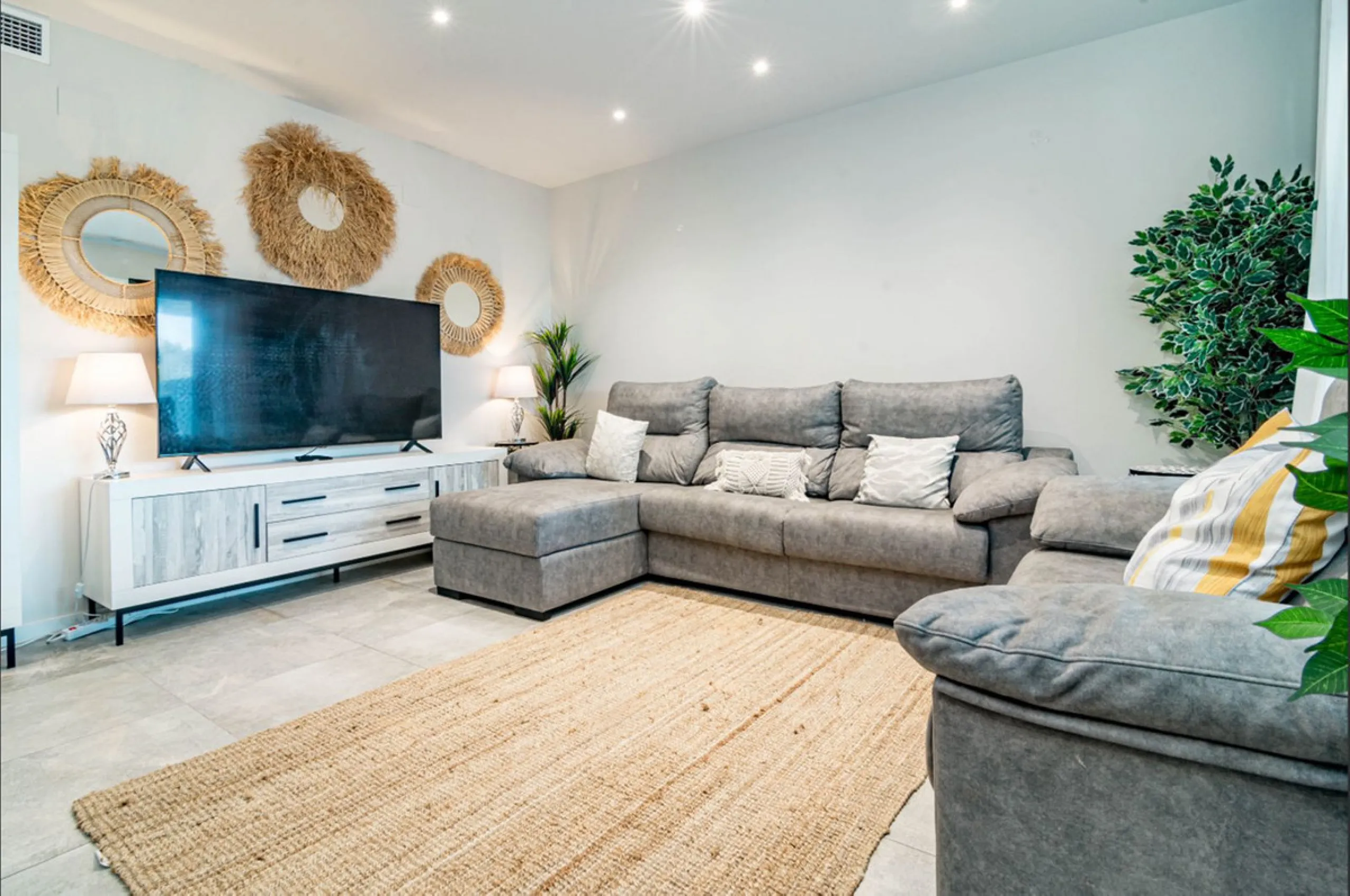 Apartment - Ground Floor Apartment в продаже в Marbella, Málaga. В доме 3 спален и 2 ванных комнат. Площадь дома 110 м²