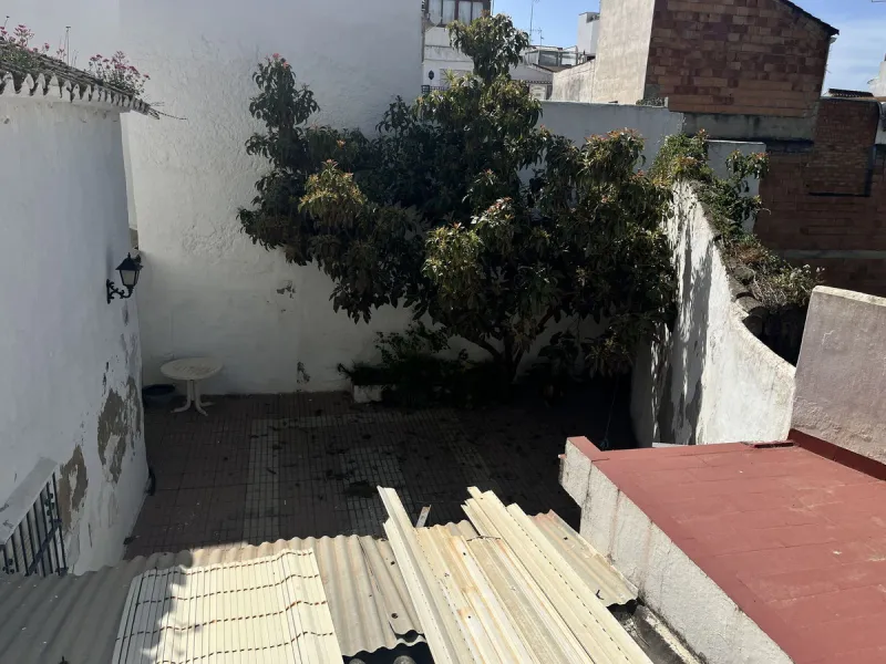 Investitionsmöglichkeit im Zentrum von Estepona, an der Fußgängerzone Calle Mondéjar, sehr nah am neuen Boulevard, Geschäften und Dienstleistungen sowie fußläufig zum Meer