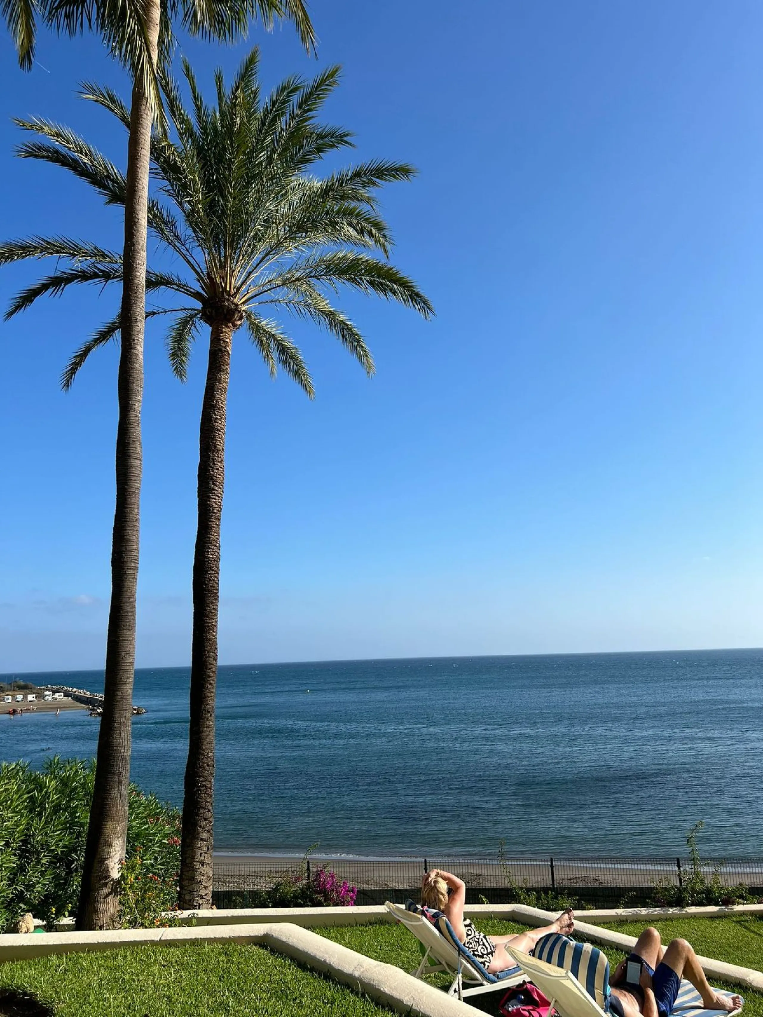 Apartment - Middle Floor Apartment в продаже в Estepona, Málaga. В доме 2 спален и 1 ванных комнат. Площадь дома 70 м²