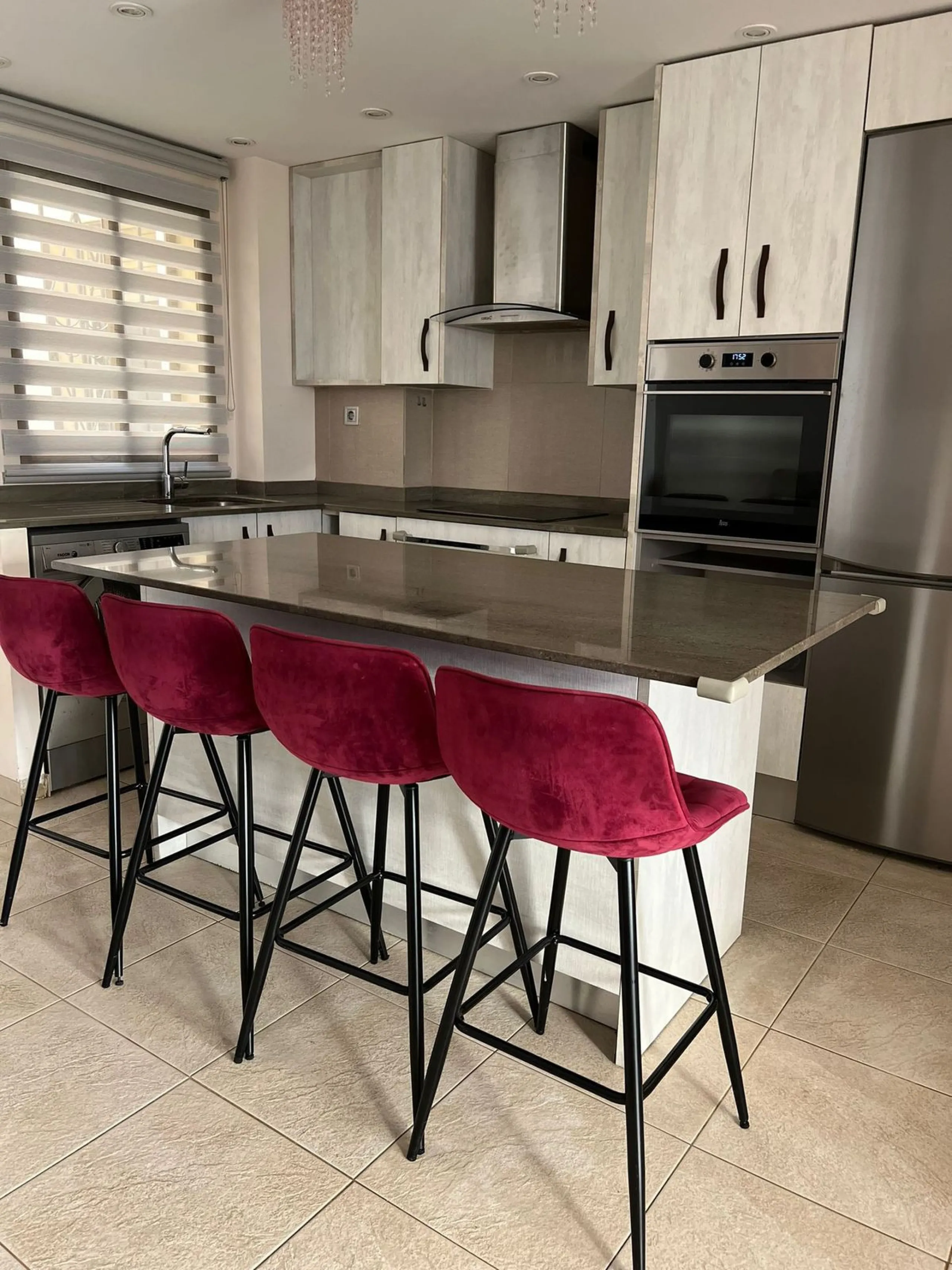 Apartment - Middle Floor Apartment в продаже в Estepona, Málaga. В доме 2 спален и 1 ванных комнат. Площадь дома 70 м²