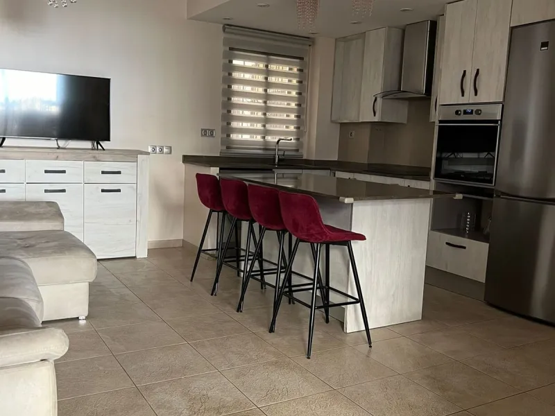 Apartment - Middle Floor Apartment в продаже в Estepona, Málaga. В доме 2 спален и 1 ванных комнат. Площадь дома 70 м²