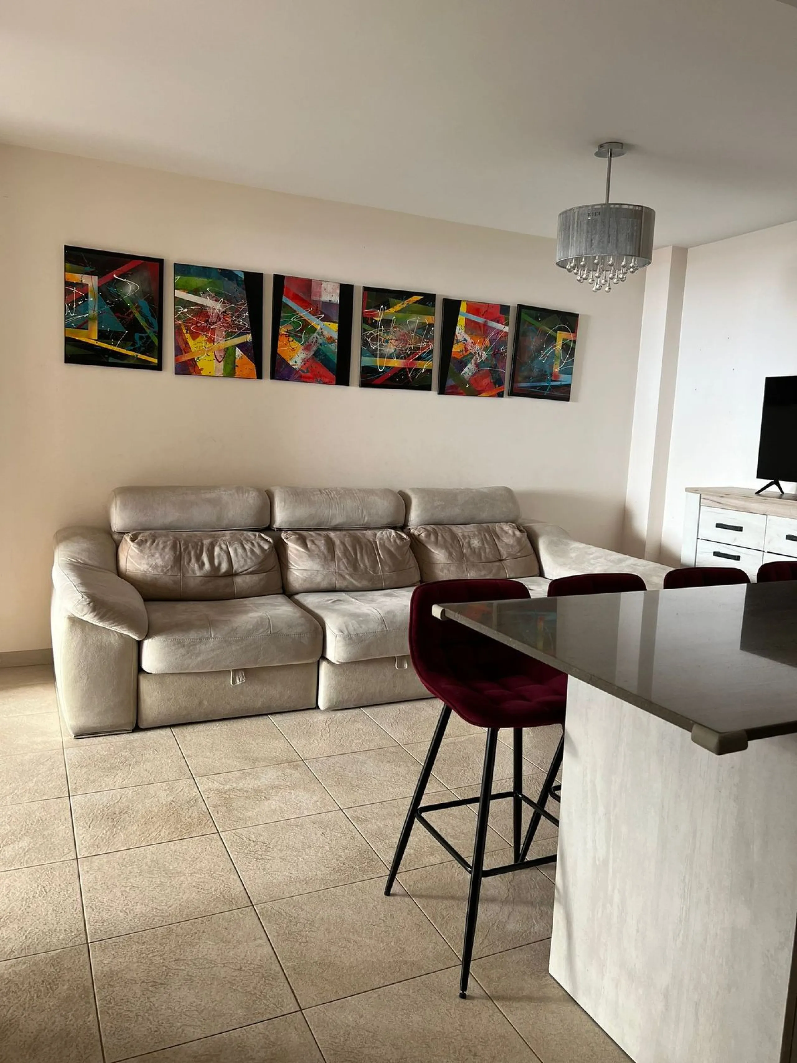 Apartment - Middle Floor Apartment в продаже в Estepona, Málaga. В доме 2 спален и 1 ванных комнат. Площадь дома 70 м²