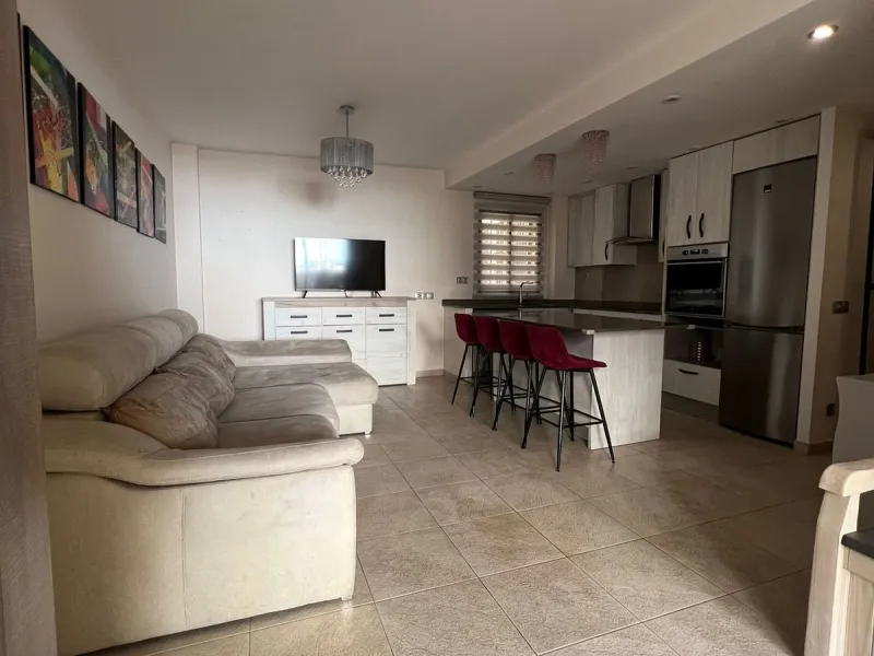 Apartment - Middle Floor Apartment в продаже в Estepona, Málaga. В доме 2 спален и 1 ванных комнат. Площадь дома 70 м²
