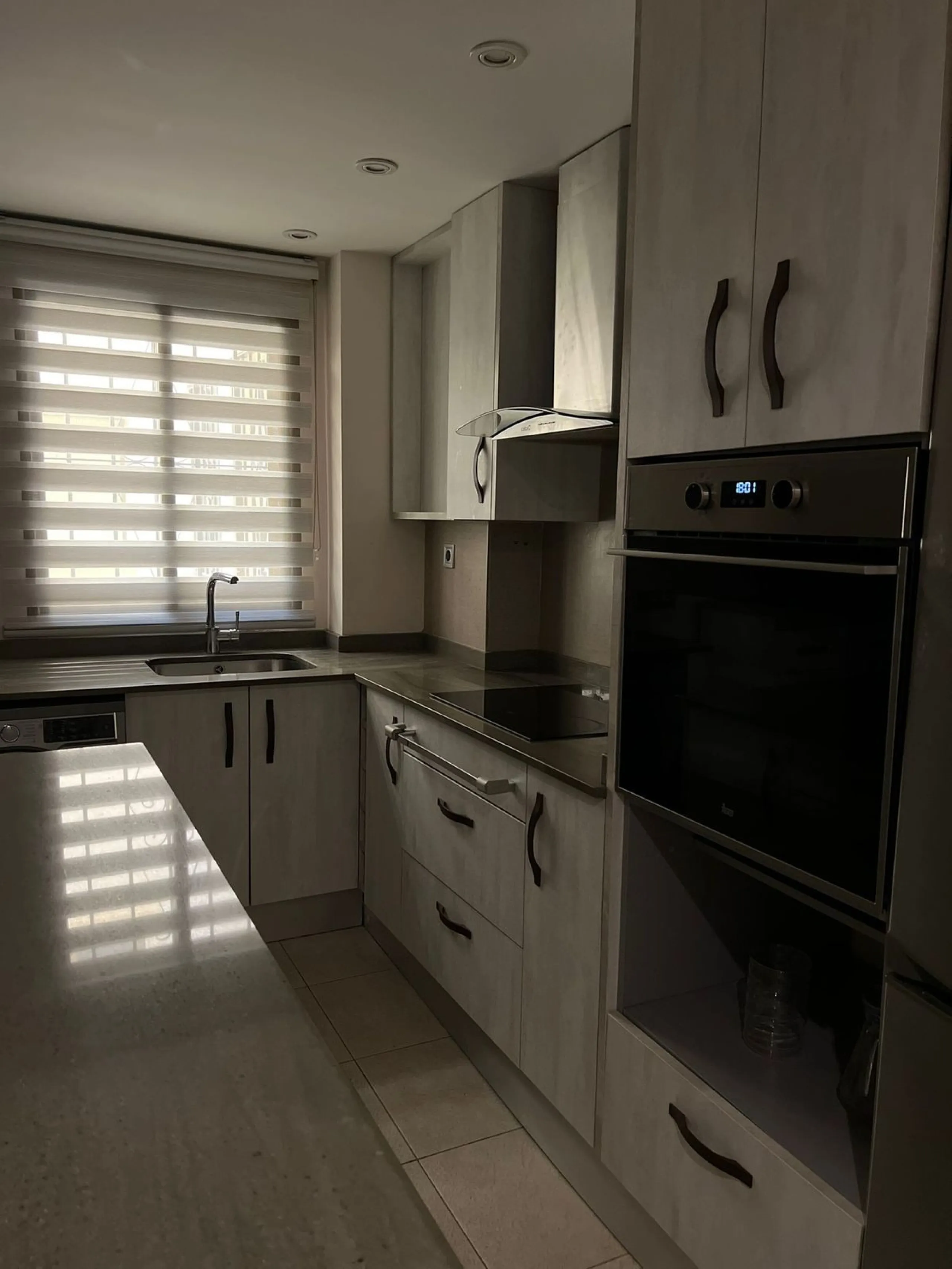 Apartment - Middle Floor Apartment в продаже в Estepona, Málaga. В доме 2 спален и 1 ванных комнат. Площадь дома 70 м²