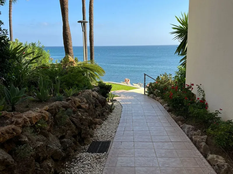 Apartment - Middle Floor Apartment в продаже в Estepona, Málaga. В доме 2 спален и 1 ванных комнат. Площадь дома 70 м²