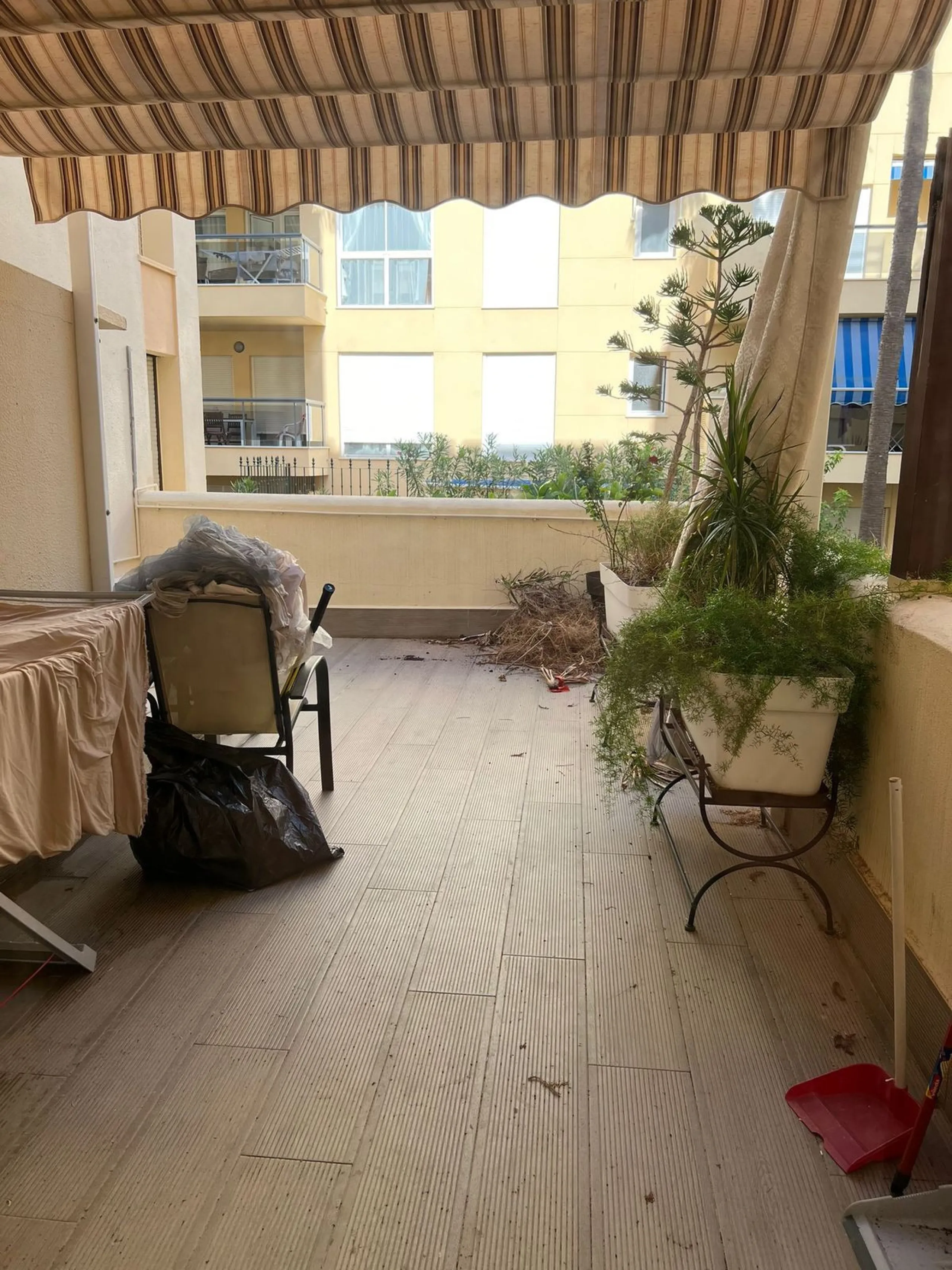 Apartment - Middle Floor Apartment в продаже в Estepona, Málaga. В доме 2 спален и 1 ванных комнат. Площадь дома 70 м²