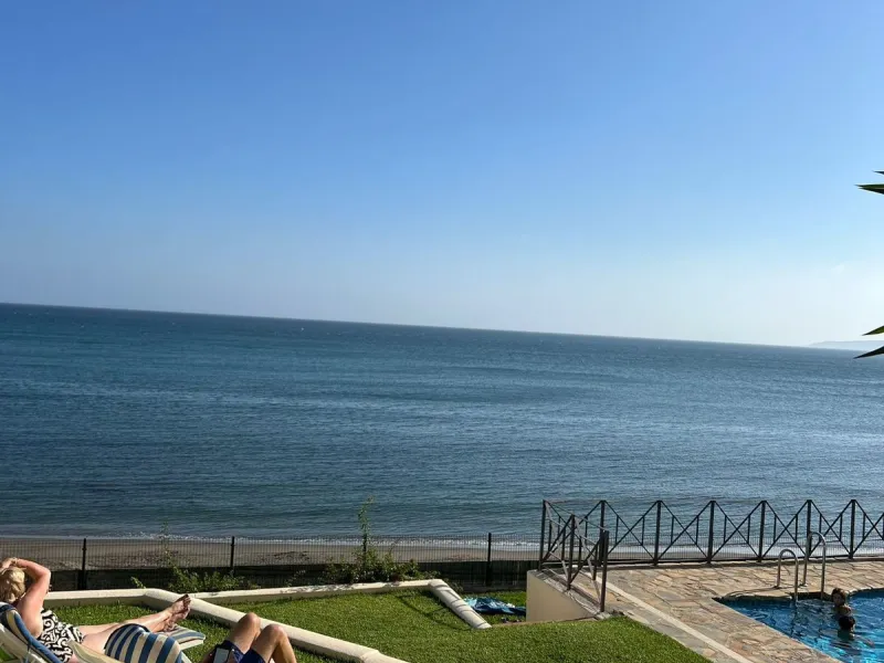 Apartment - Middle Floor Apartment в продаже в Estepona, Málaga. В доме 2 спален и 1 ванных комнат. Площадь дома 70 м²