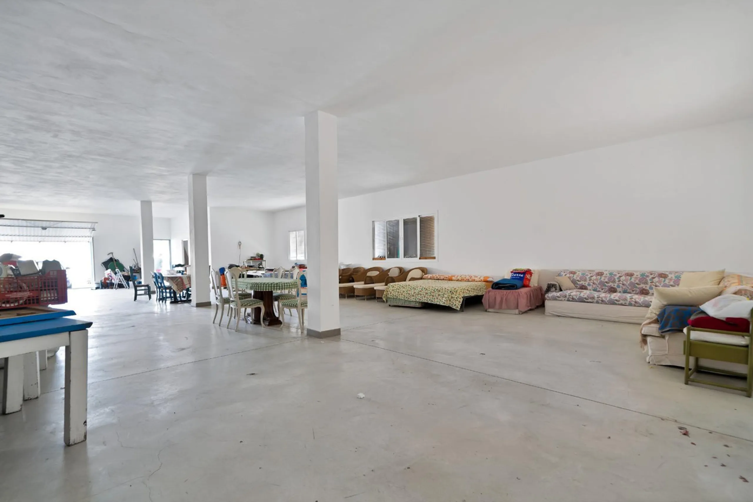 Non-developable rural land of 10 hectares, of which 212 sqm are built in a legalized warehouse, with the option of housing.