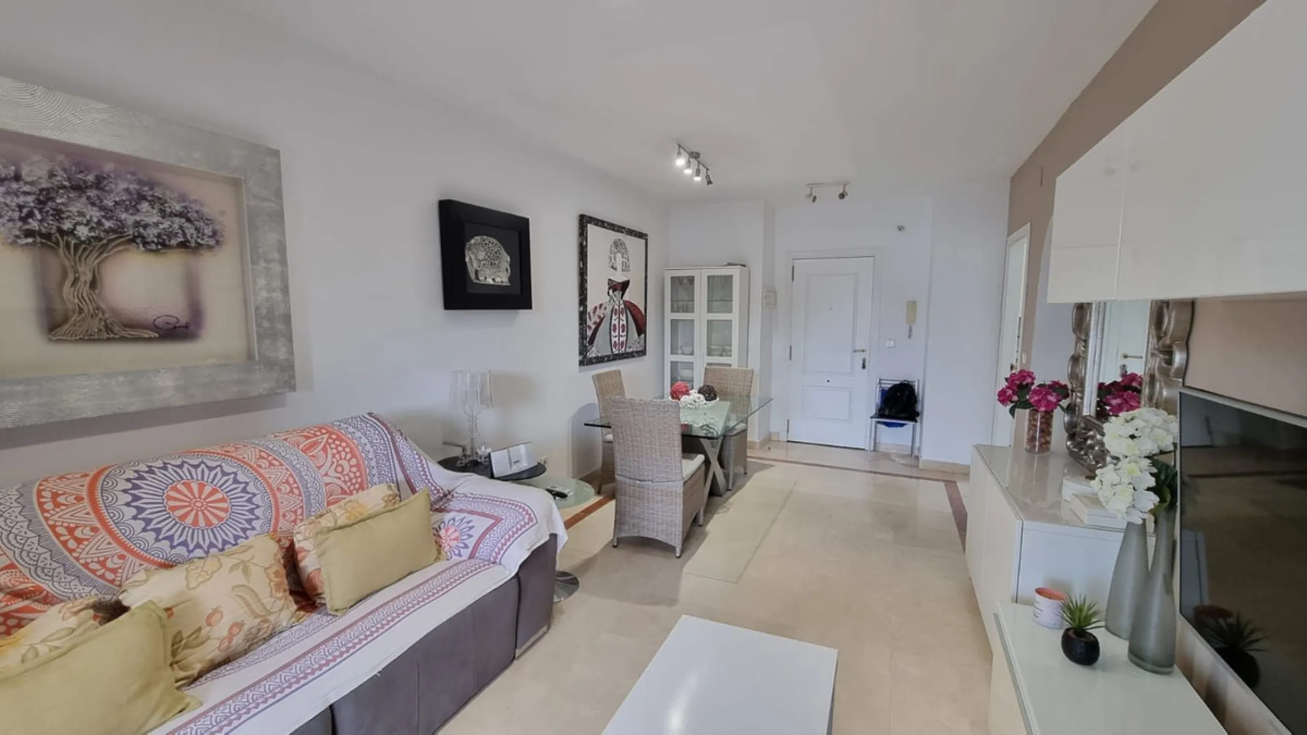 Designer beachfront apartment in San Luis de Sabinillas | Parking and storage | Premium amenities
