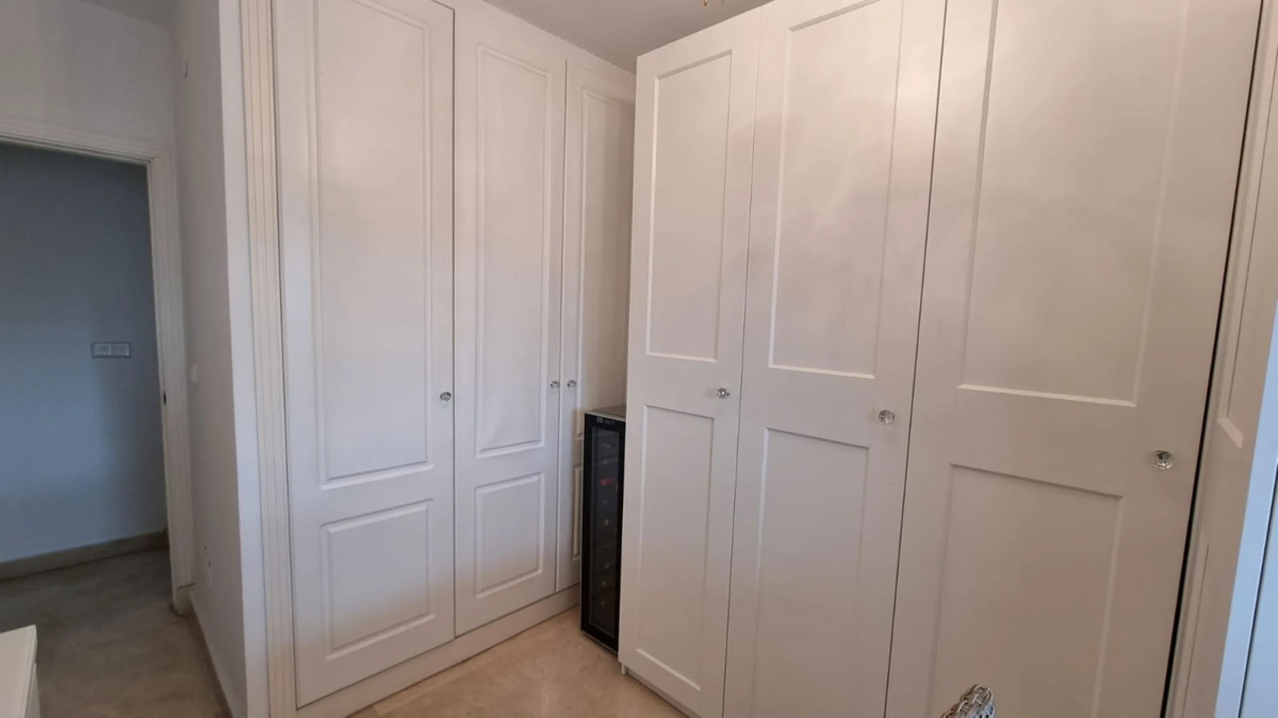 Designer beachfront apartment in San Luis de Sabinillas | Parking and storage | Premium amenities