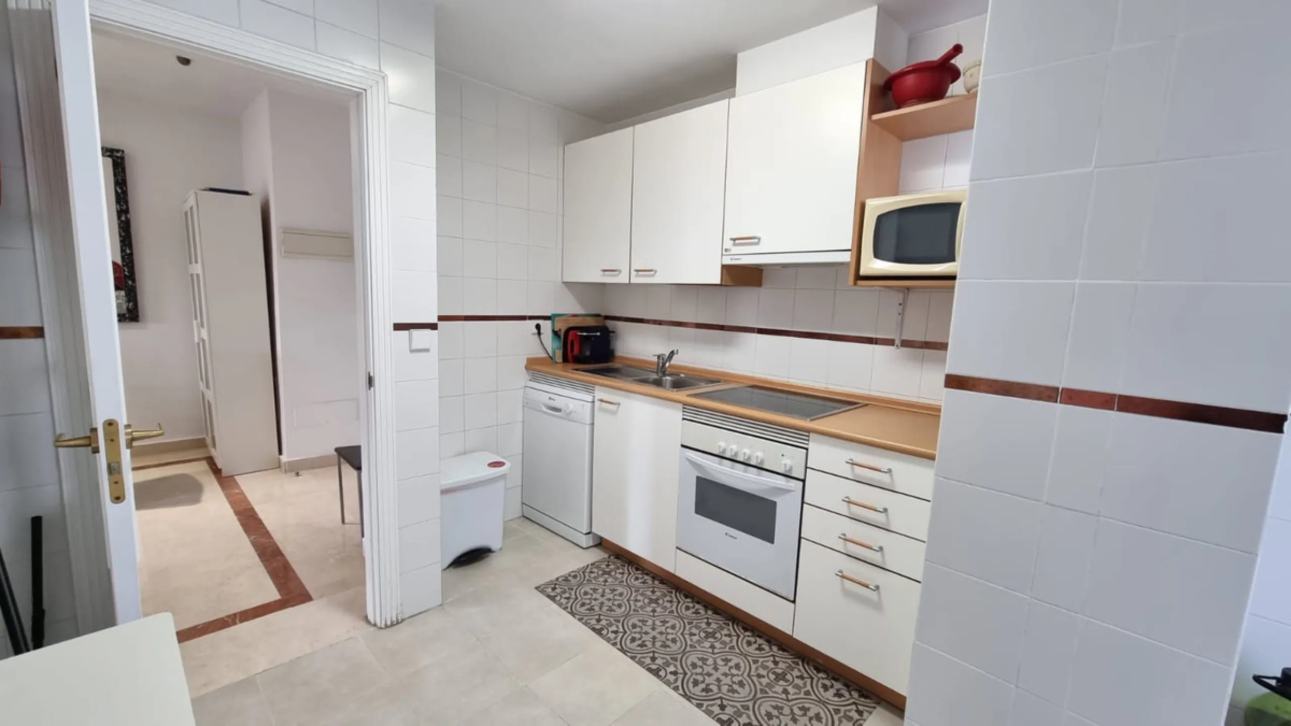 Designer beachfront apartment in San Luis de Sabinillas | Parking and storage | Premium amenities