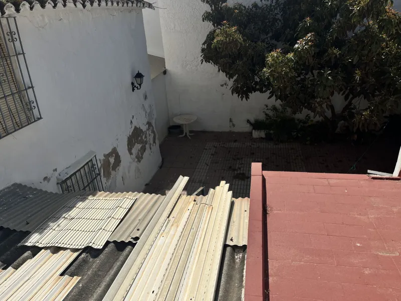 Investitionsmöglichkeit im Zentrum von Estepona, an der Fußgängerzone Calle Mondéjar, sehr nah am neuen Boulevard, Geschäften und Dienstleistungen sowie fußläufig zum Meer