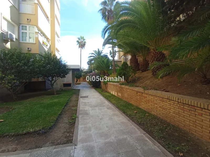Apartment - Middle Floor Apartment в продаже в Málaga, Málaga. В доме 3 спален и 2 ванных комнат. Площадь дома 144 м²