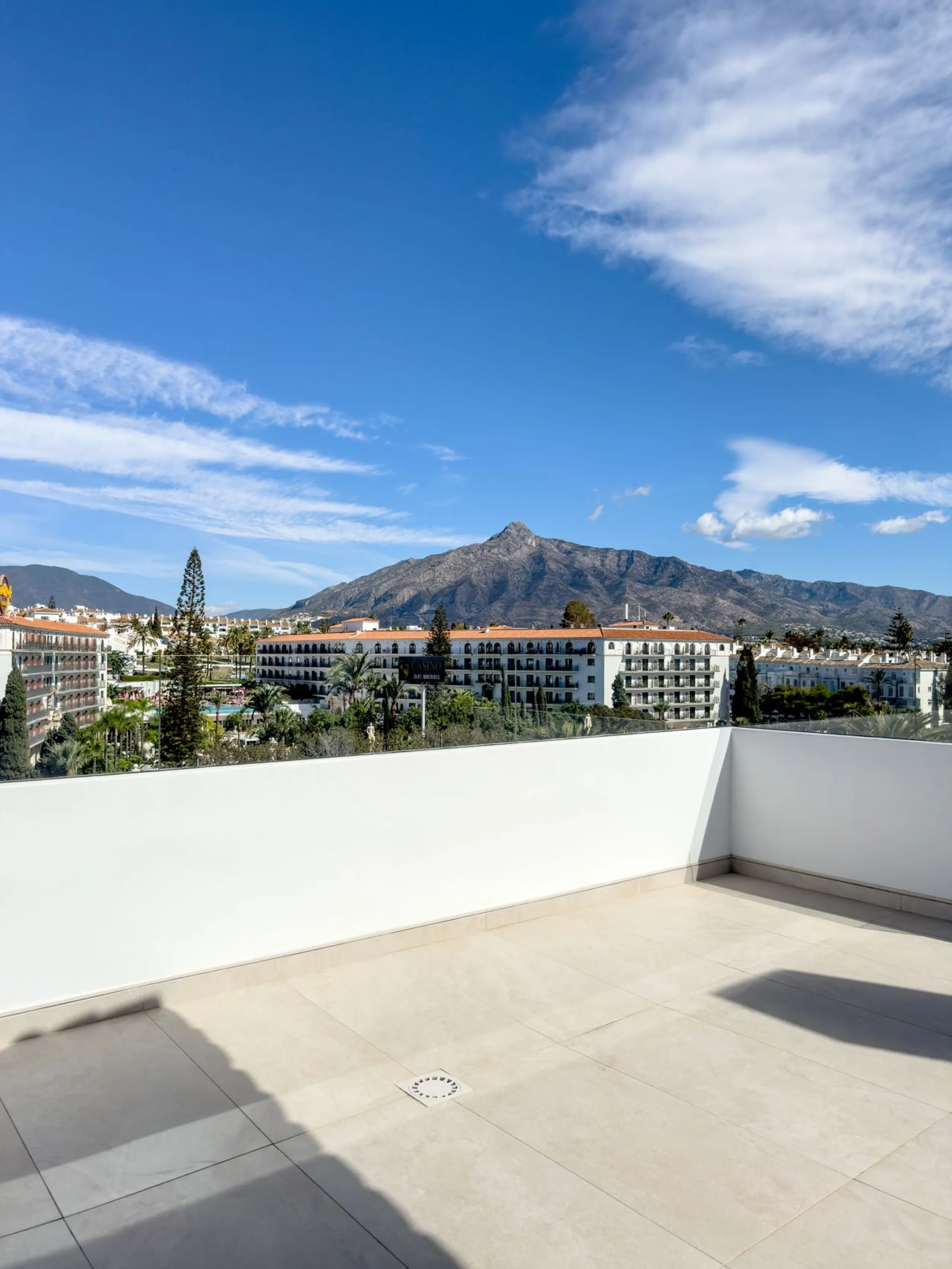 Apartment - Penthouse в продаже в Marbella, Málaga. В доме 2 спален и 2 ванных комнат. Площадь дома 120 м²