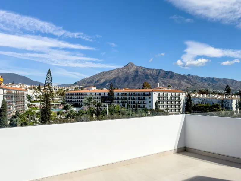 Apartment - Penthouse в продаже в Marbella, Málaga. В доме 2 спален и 2 ванных комнат. Площадь дома 120 м²