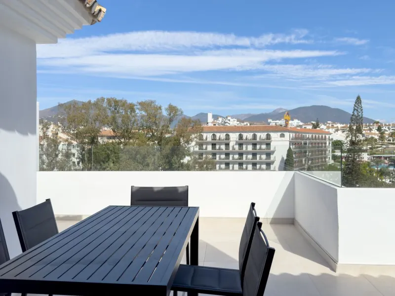 Apartment - Penthouse в продаже в Marbella, Málaga. В доме 2 спален и 2 ванных комнат. Площадь дома 120 м²