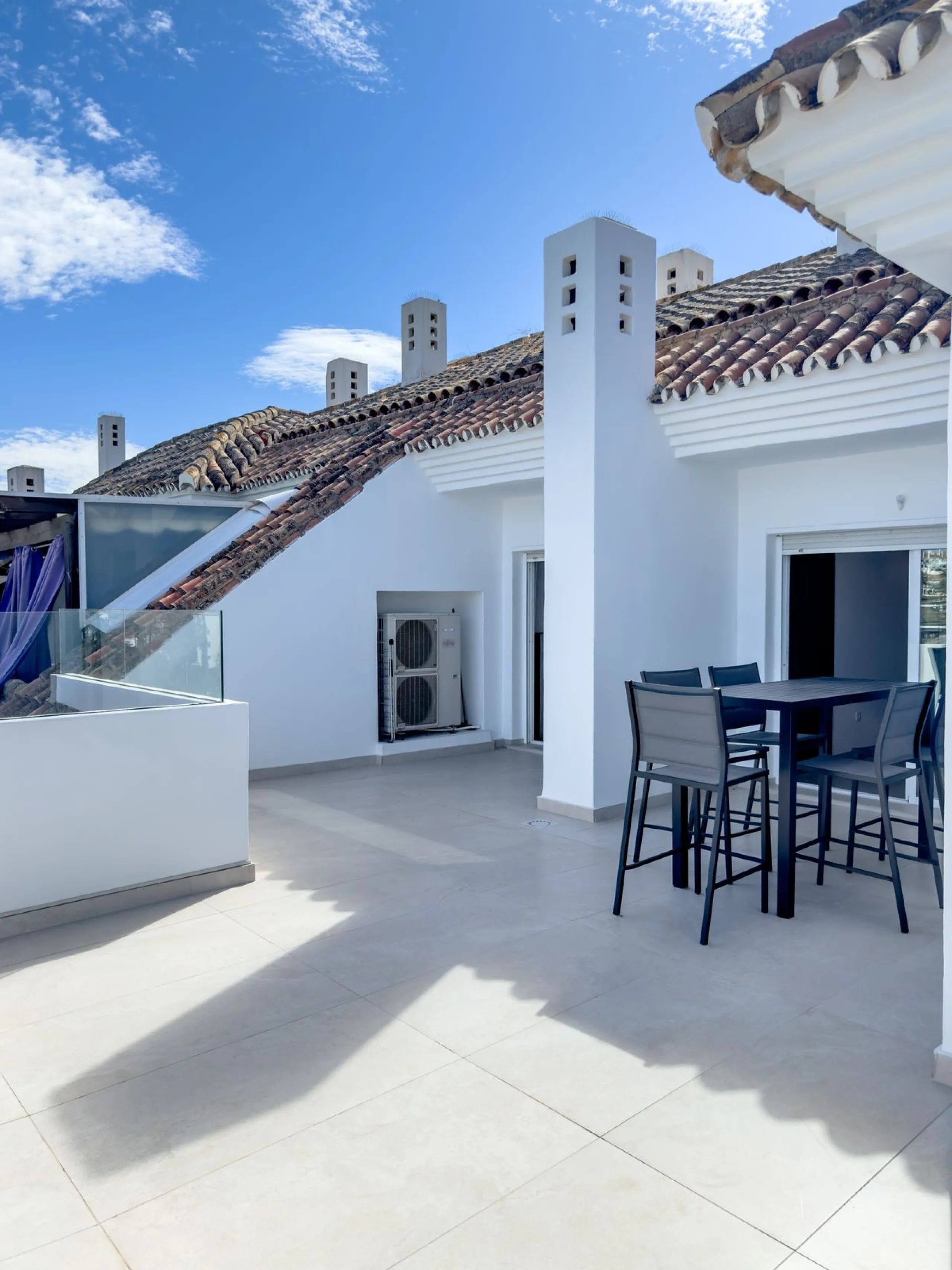 Apartment - Penthouse в продаже в Marbella, Málaga. В доме 2 спален и 2 ванных комнат. Площадь дома 120 м²