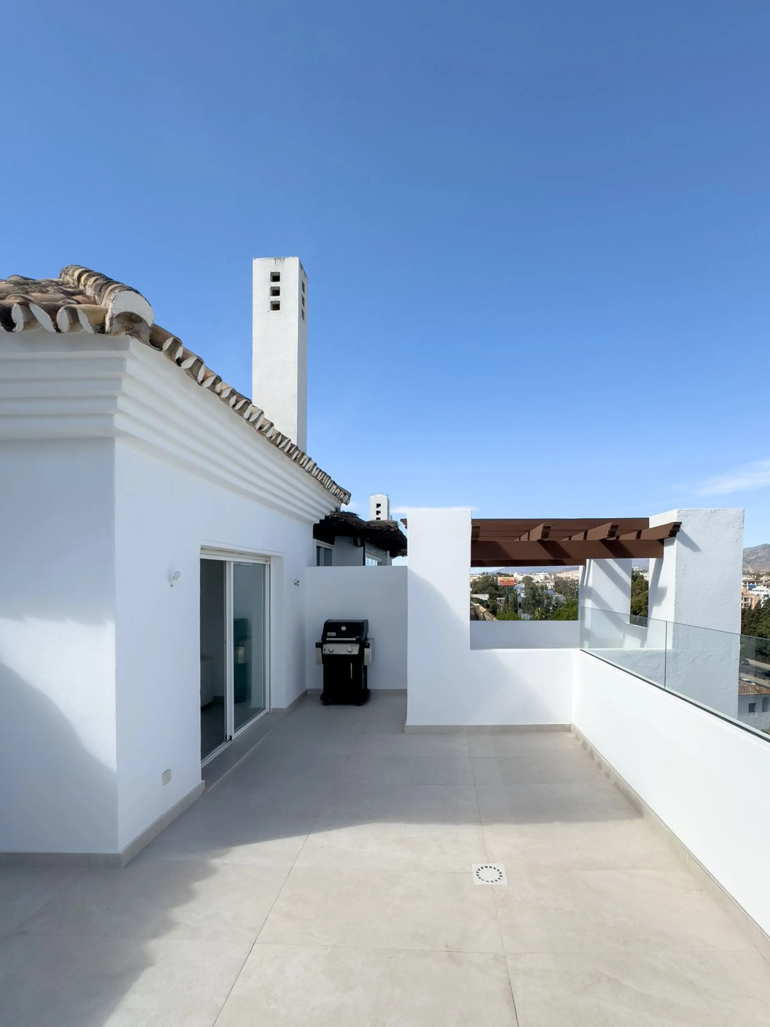 Apartment - Penthouse в продаже в Marbella, Málaga. В доме 2 спален и 2 ванных комнат. Площадь дома 120 м²