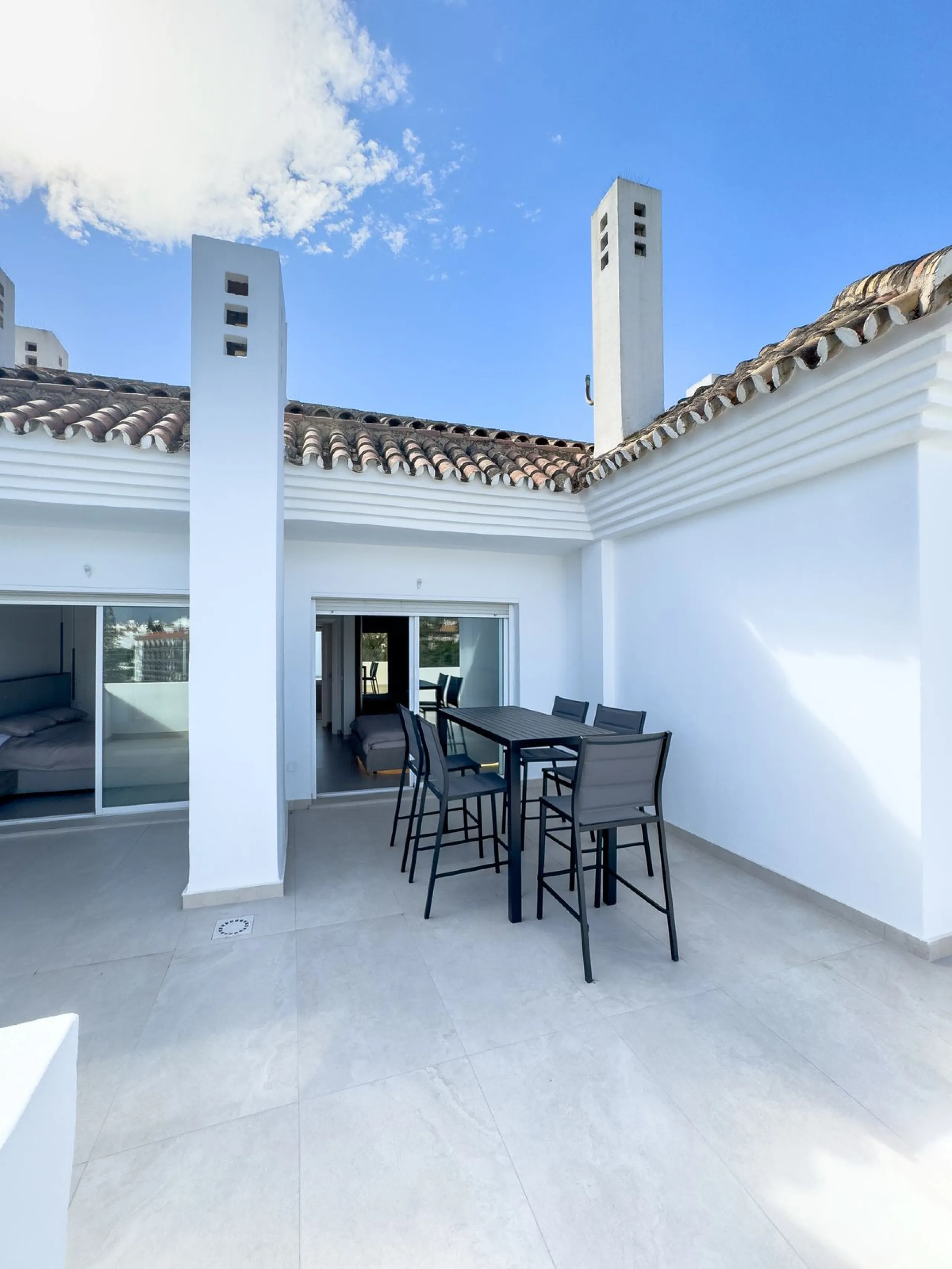 Apartment - Penthouse в продаже в Marbella, Málaga. В доме 2 спален и 2 ванных комнат. Площадь дома 120 м²
