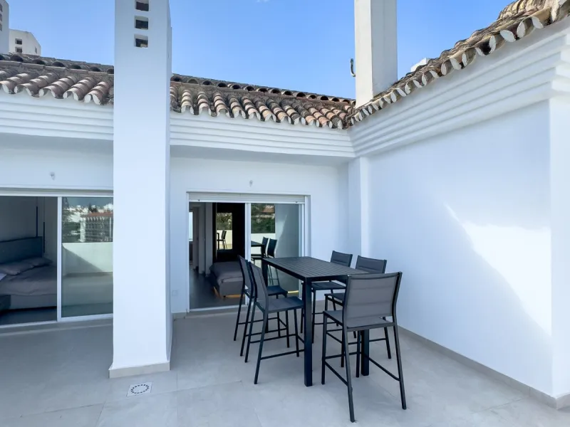 Apartment - Penthouse в продаже в Marbella, Málaga. В доме 2 спален и 2 ванных комнат. Площадь дома 120 м²