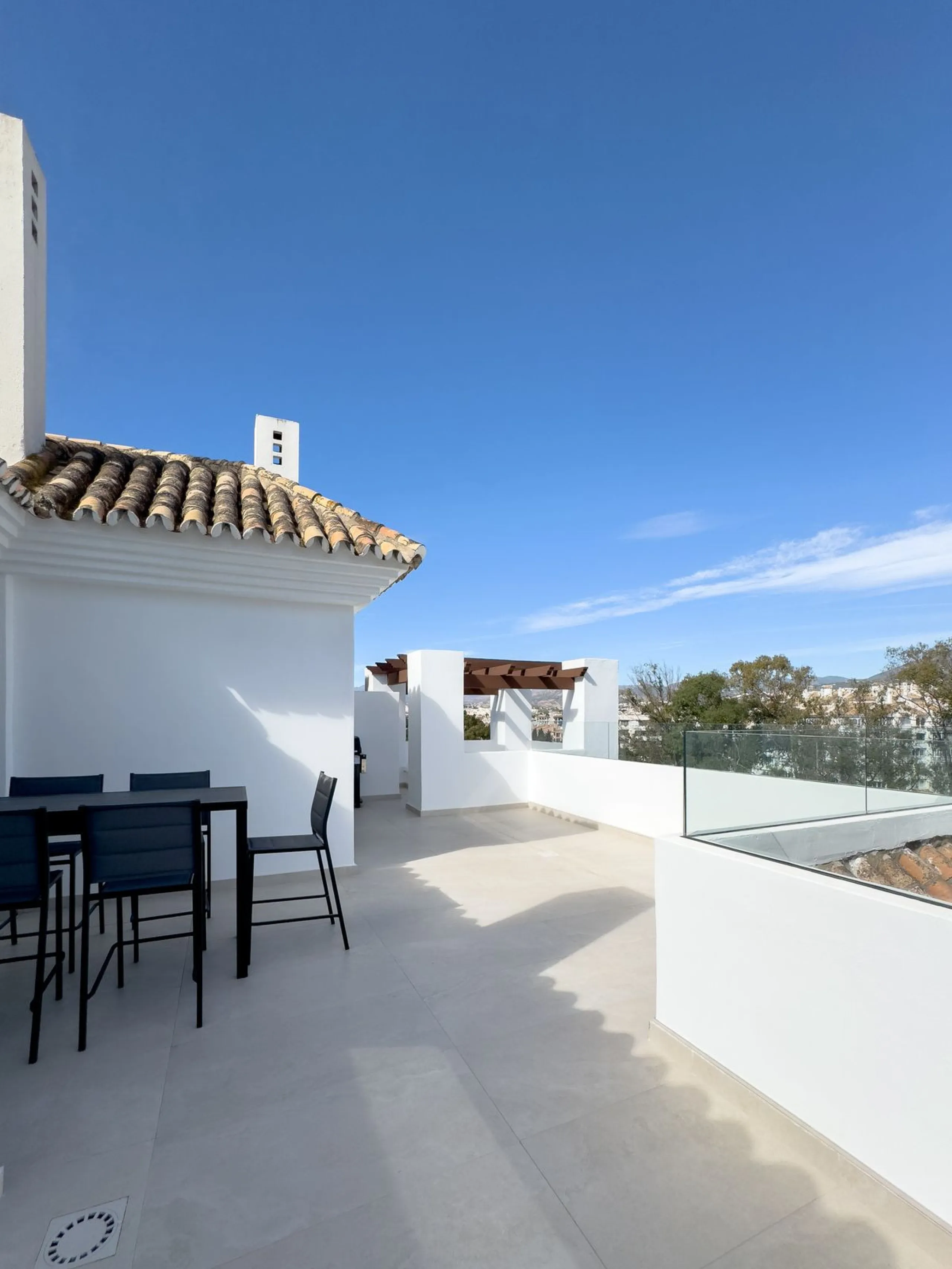 Apartment - Penthouse в продаже в Marbella, Málaga. В доме 2 спален и 2 ванных комнат. Площадь дома 120 м²