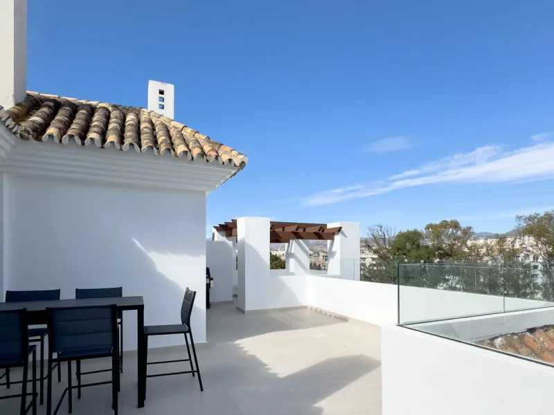 Apartment - Penthouse в продаже в Marbella, Málaga. В доме 2 спален и 2 ванных комнат. Площадь дома 120 м²