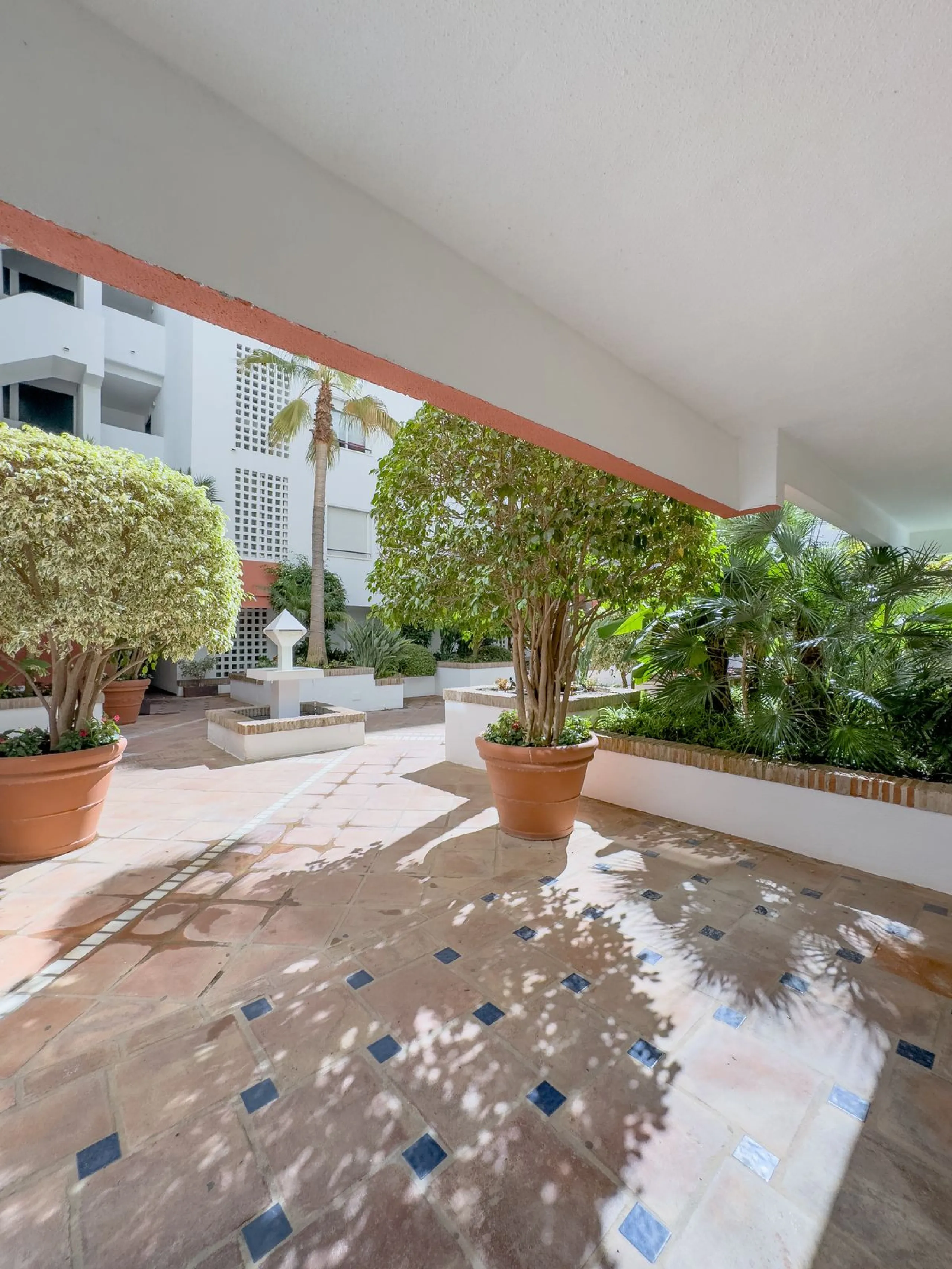 Apartment - Penthouse в продаже в Marbella, Málaga. В доме 2 спален и 2 ванных комнат. Площадь дома 120 м²