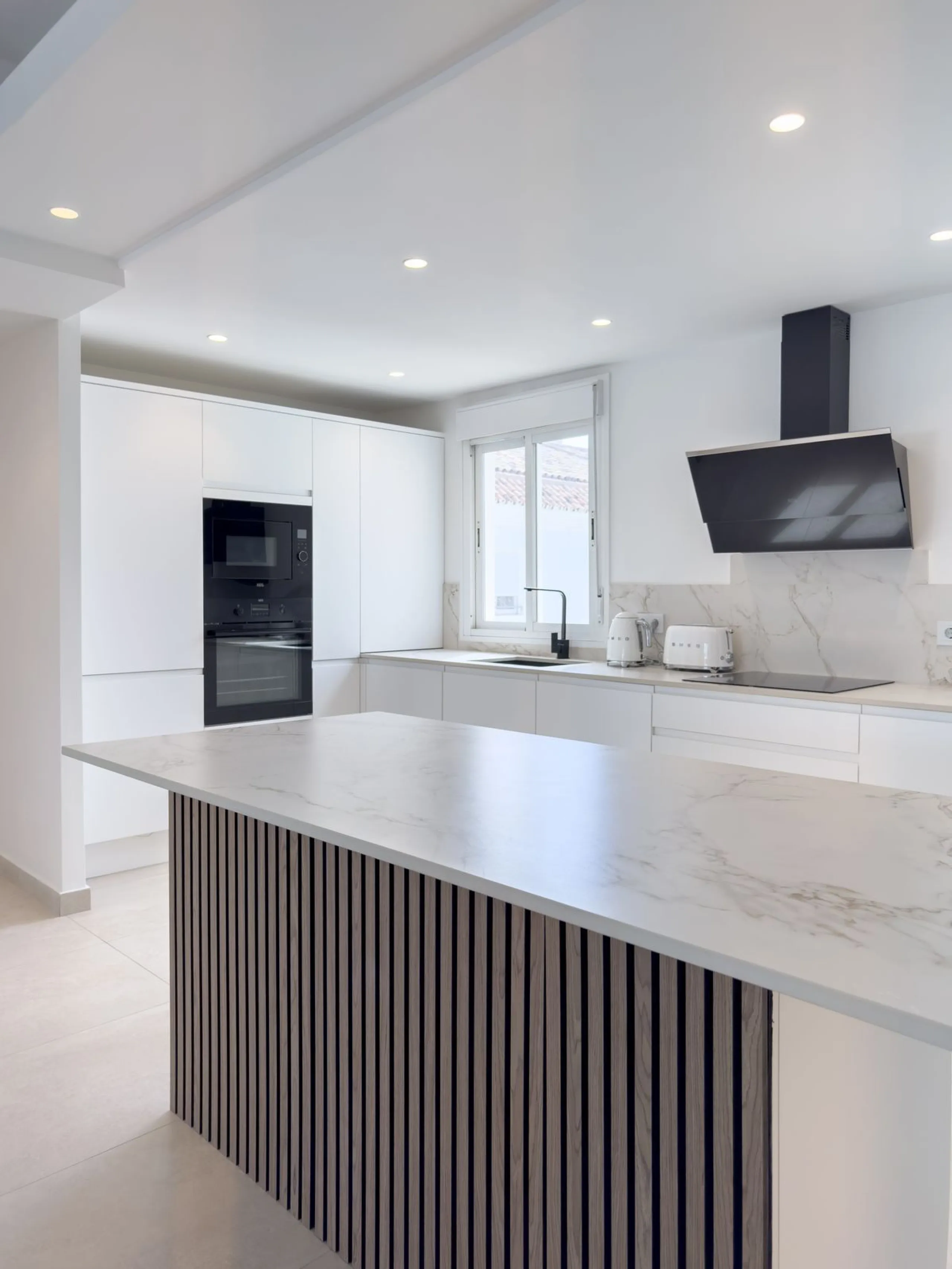 Apartment - Penthouse в продаже в Marbella, Málaga. В доме 2 спален и 2 ванных комнат. Площадь дома 120 м²