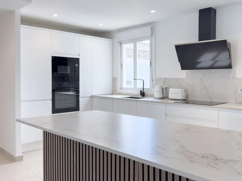 Apartment - Penthouse в продаже в Marbella, Málaga. В доме 2 спален и 2 ванных комнат. Площадь дома 120 м²