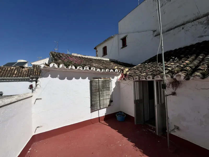 Investitionsmöglichkeit im Zentrum von Estepona, an der Fußgängerzone Calle Mondéjar, sehr nah am neuen Boulevard, Geschäften und Dienstleistungen sowie fußläufig zum Meer