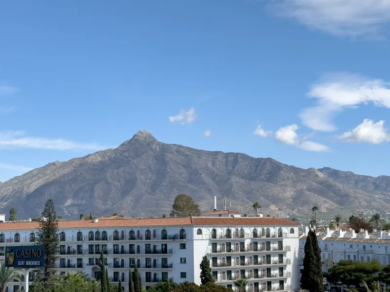 Apartment - Penthouse в продаже в Marbella, Málaga. В доме 2 спален и 2 ванных комнат. Площадь дома 120 м²