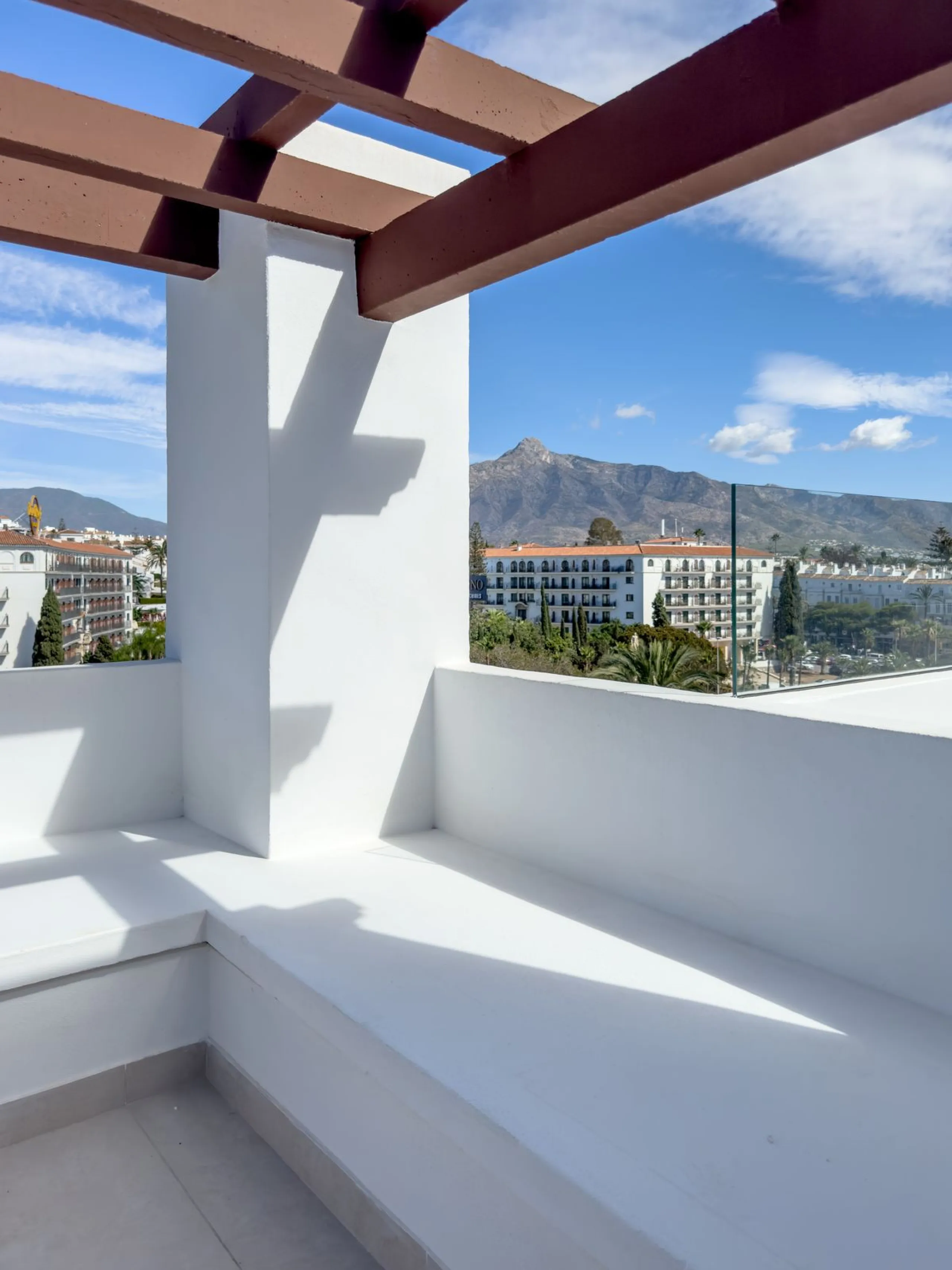 Apartment - Penthouse в продаже в Marbella, Málaga. В доме 2 спален и 2 ванных комнат. Площадь дома 120 м²