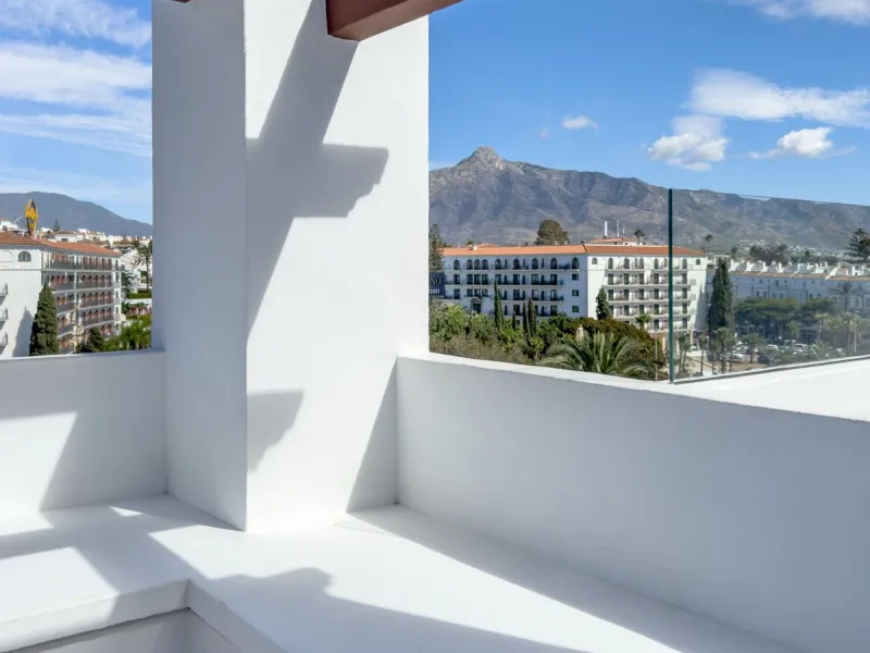 Apartment - Penthouse в продаже в Marbella, Málaga. В доме 2 спален и 2 ванных комнат. Площадь дома 120 м²