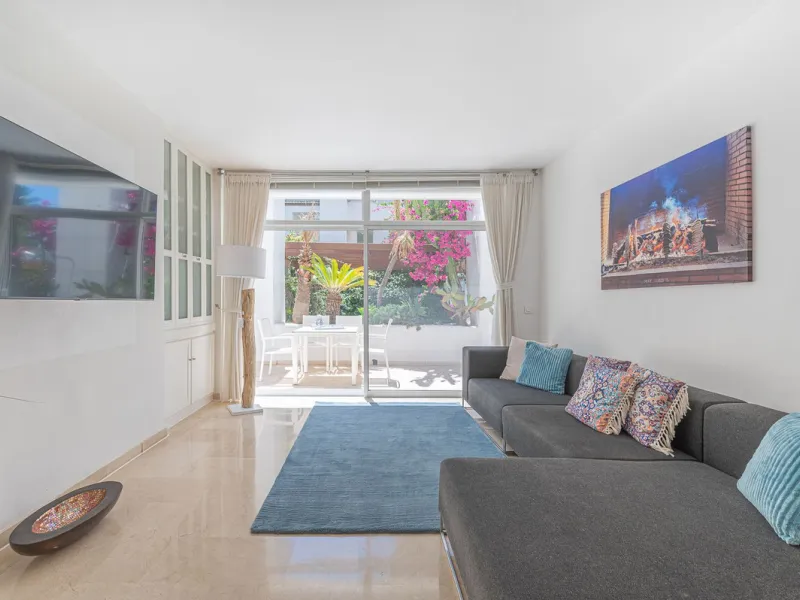 Beachfront complex on the Golden Mile of Marbella