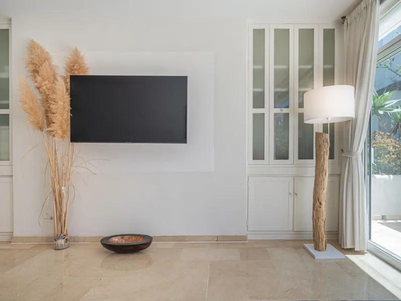 Beachfront complex on the Golden Mile of Marbella