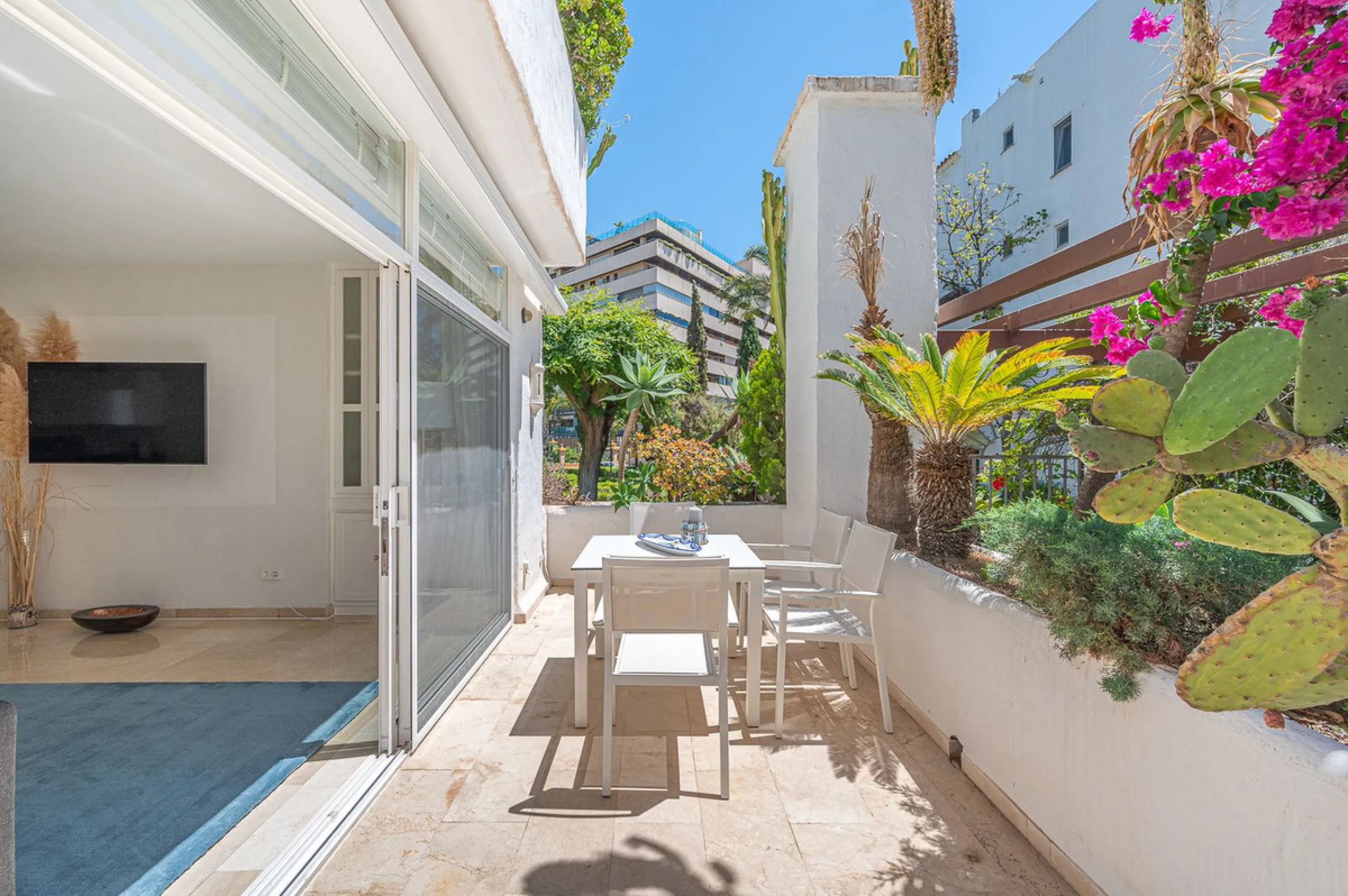 Beachfront complex on the Golden Mile of Marbella