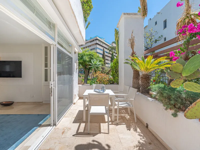 Beachfront complex on the Golden Mile of Marbella