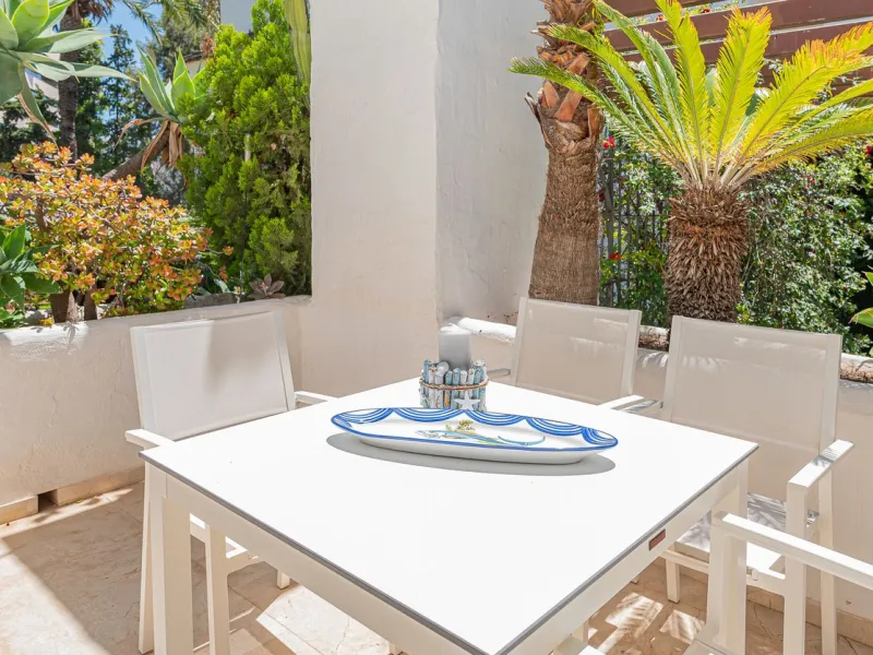 Beachfront complex on the Golden Mile of Marbella