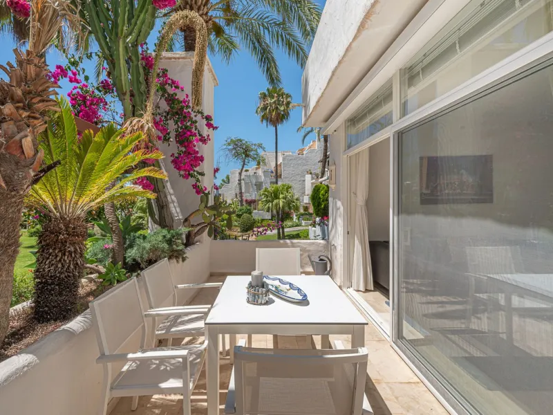 Beachfront complex on the Golden Mile of Marbella