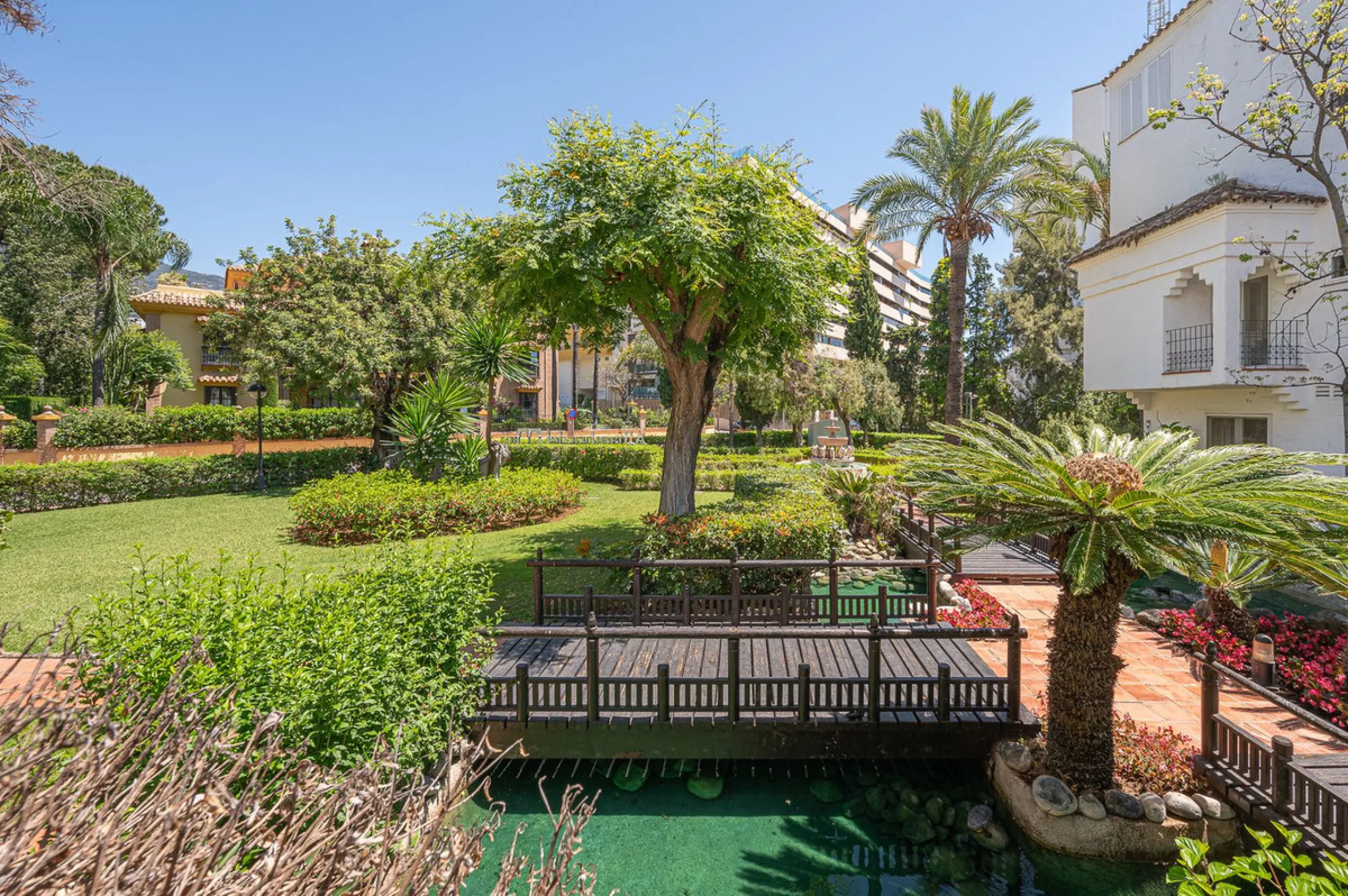Beachfront complex on the Golden Mile of Marbella