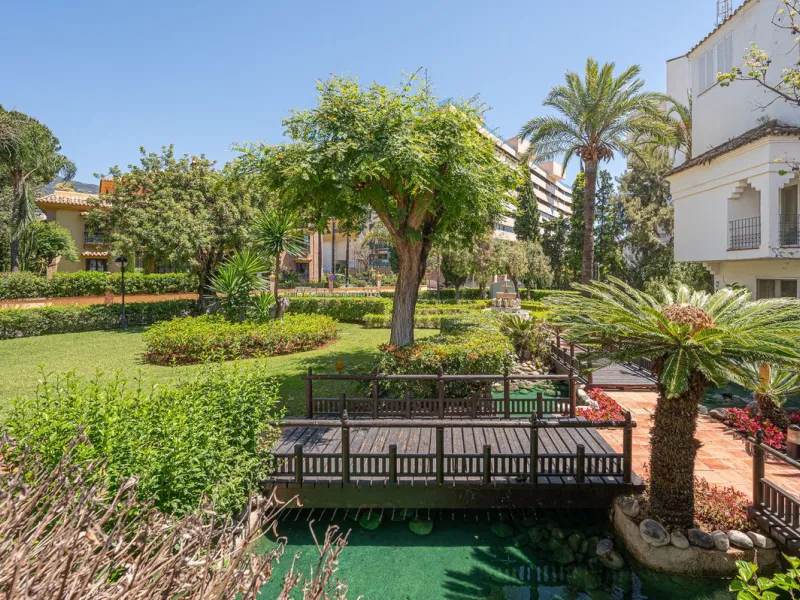 Beachfront complex on the Golden Mile of Marbella