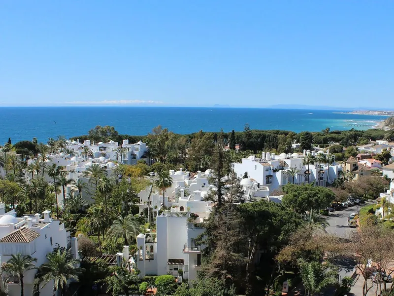 Beachfront complex on the Golden Mile of Marbella