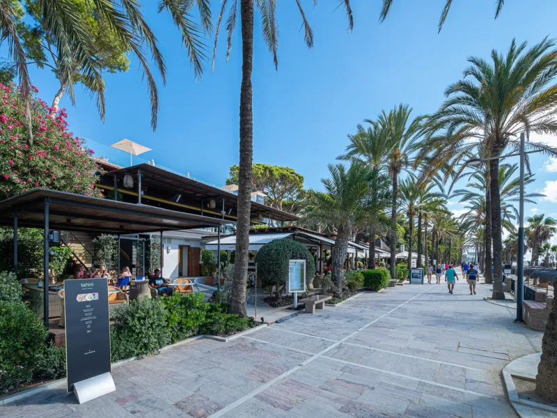 Beachfront complex on the Golden Mile of Marbella