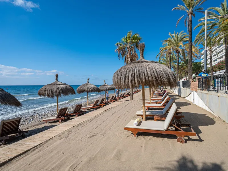 Beachfront complex on the Golden Mile of Marbella
