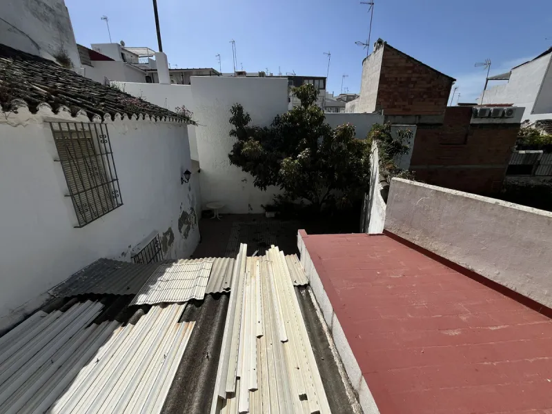 Investitionsmöglichkeit im Zentrum von Estepona, an der Fußgängerzone Calle Mondéjar, sehr nah am neuen Boulevard, Geschäften und Dienstleistungen sowie fußläufig zum Meer