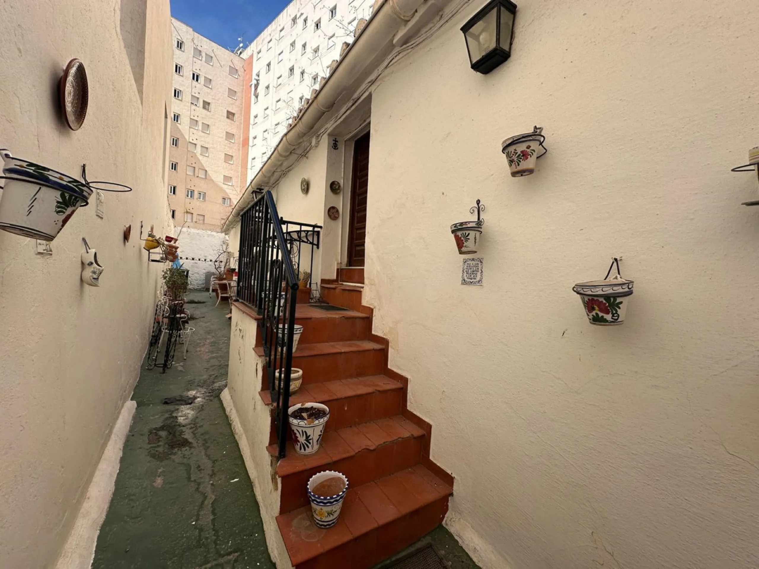 This is a rare beachside refurbishment opportunity in the heart of Marbella town center. Within the vibrant city atmosphere and only a 2-minute walk to the beach promenade, this semi-detached villa offers incredible potential.