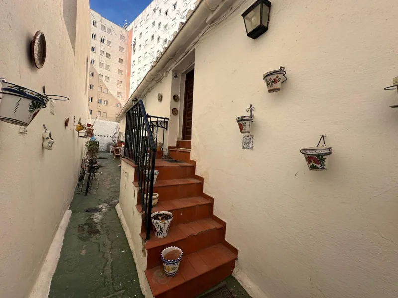 This is a rare beachside refurbishment opportunity in the heart of Marbella town center. Within the vibrant city atmosphere and only a 2-minute walk to the beach promenade, this semi-detached villa offers incredible potential.