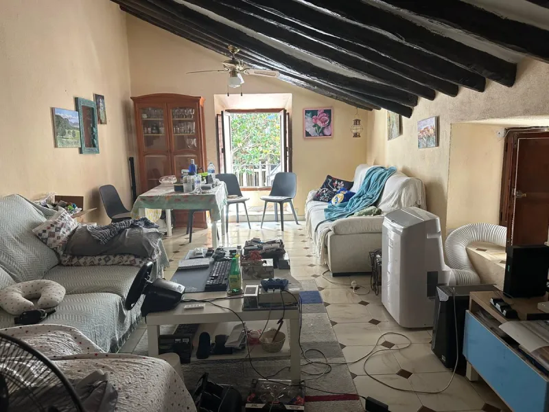 This is a rare beachside refurbishment opportunity in the heart of Marbella town center. Within the vibrant city atmosphere and only a 2-minute walk to the beach promenade, this semi-detached villa offers incredible potential.