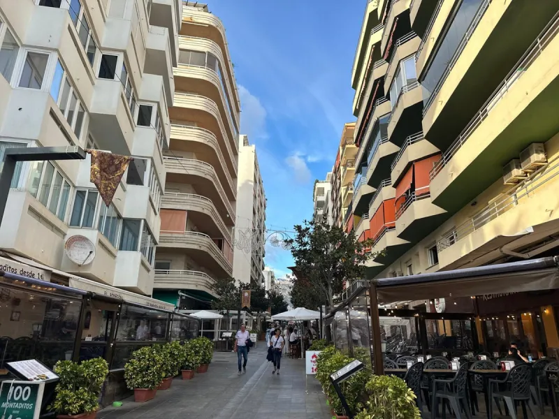 This is a rare beachside refurbishment opportunity in the heart of Marbella town center. Within the vibrant city atmosphere and only a 2-minute walk to the beach promenade, this semi-detached villa offers incredible potential.