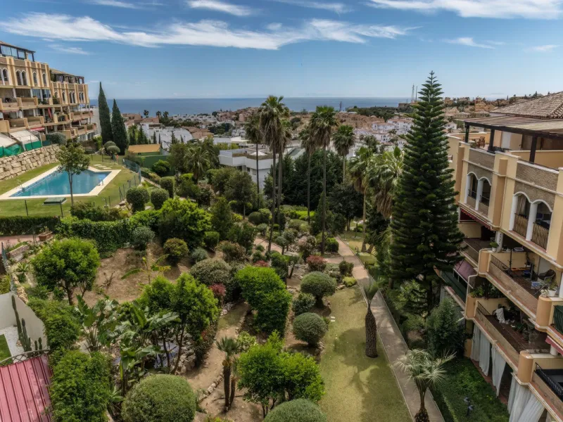 Penthouse with panoramic sea views in Riviera del Sol.